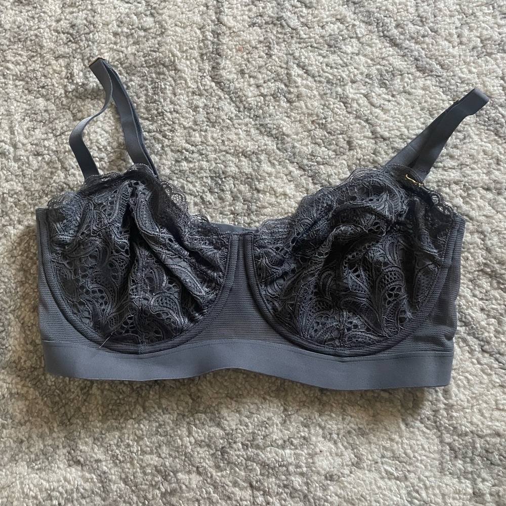 Lively strapless convertable bra. NWOT 38DD